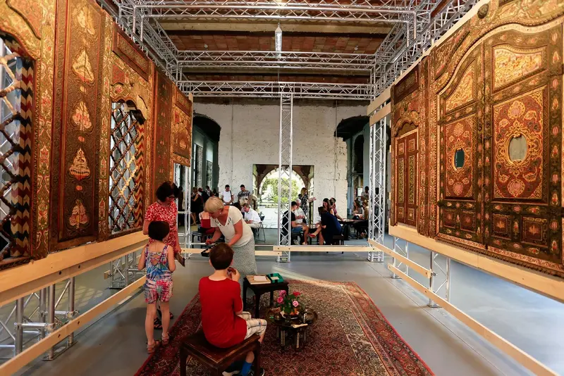 Besucher im Damaskuszimmer