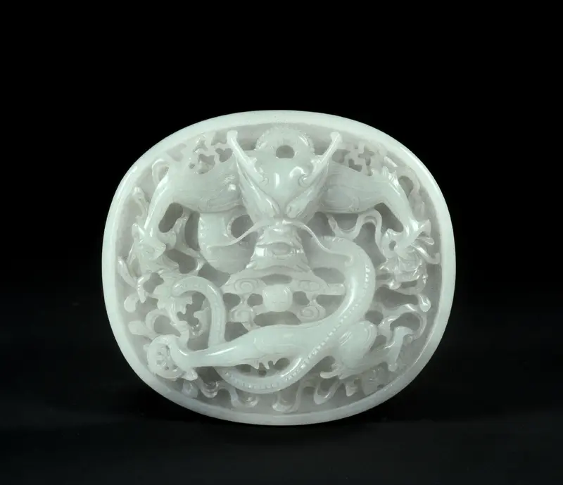 Medaillon mit Drachenfigur 