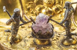 goldene Schale mit zwei Bergmännerfiguren