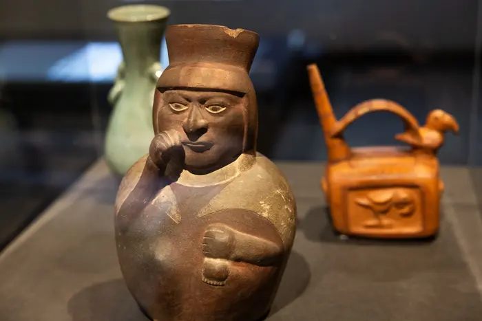 Keramik in der Vitrine