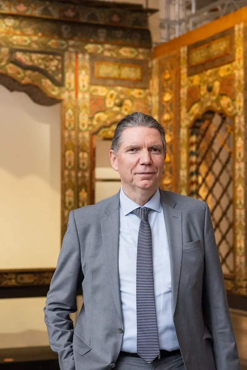 Direktor im Damaskuszimmer